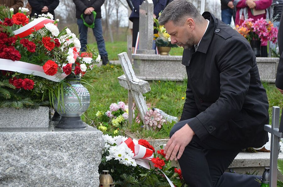 W Imbramowicach poświęcono pomnik Romów zamordowanych w czasie II wojny światowej. Fot. Janusz Ślęzak (IPN)