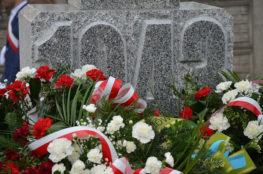 W Imbramowicach poświęcono pomnik Romów zamordowanych w czasie II wojny światowej. Fot. Janusz Ślęzak (IPN)