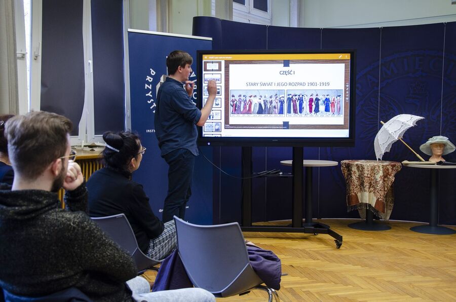 Warsztaty „Ubrane w historię”. Fot. Agnieszka Masłowska (IPN)