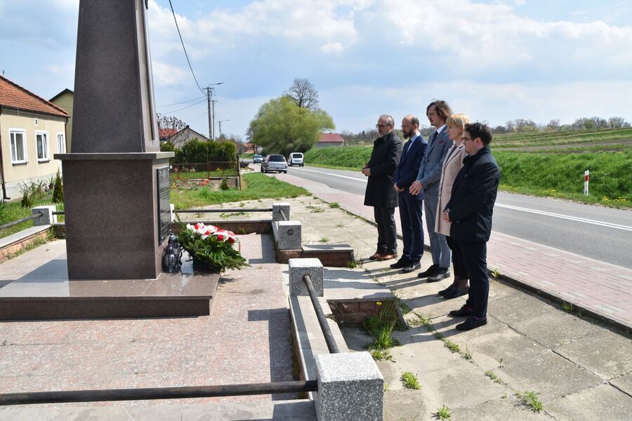 Topola. Uroczystość ku czci bojowców POW. Fot. IPN