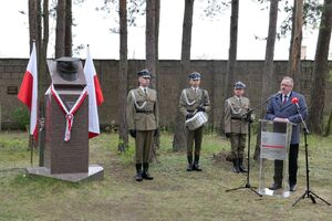 W Sachsenhausen odsłonięto pomnik gen. Bolesława Roi