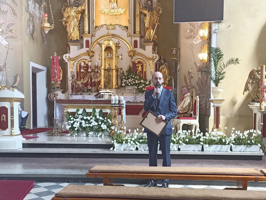 Poświęcenie nowego nagrobka Władysława Stanuli w Ołpinach. Fot. Maria Konieczna (IPN)