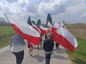 Poświęcenie nowego nagrobka Władysława Stanuli w Ołpinach. Fot. Maria Konieczna (IPN)