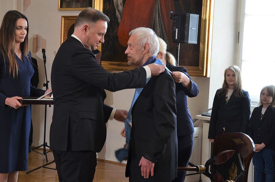 Order Orła Białego dla Adama Macedońskiego. Fot. Janusz Ślęzak (IPN)