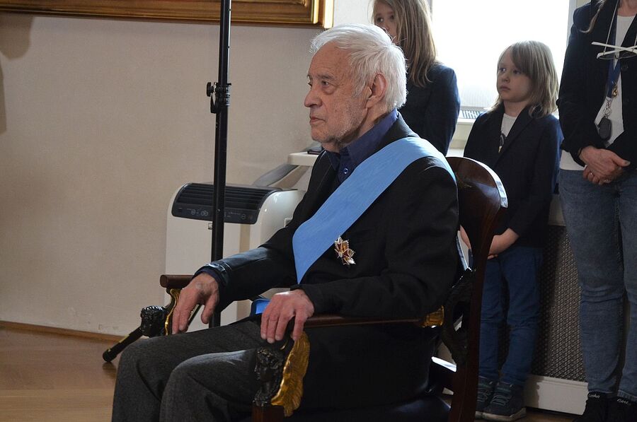 Order Orła Białego dla Adama Macedońskiego. Fot. Janusz Ślęzak (IPN)