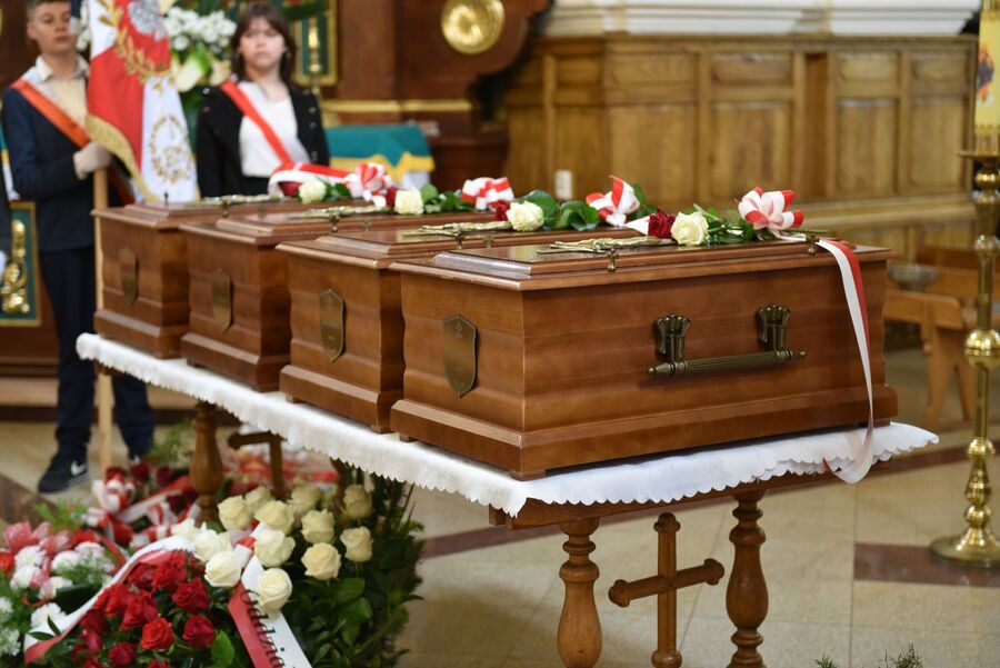 Uroczystości pogrzebowe rodziny Książków. Fot. Żaneta Wierzgacz (IPN)