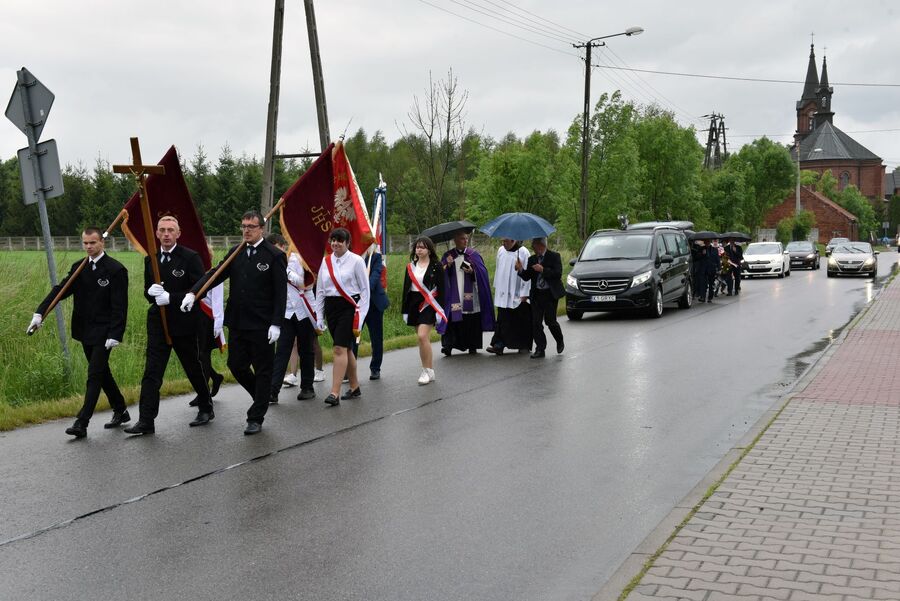 Uroczystości pogrzebowe rodziny Książków. Fot. Żaneta Wierzgacz (IPN)