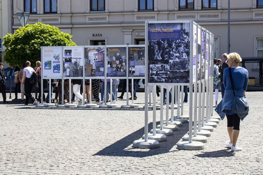 Dwie wystawy IPN w 80. rocznicę pierwszej deportacji Żydów z krakowskiego getta. Fot. Agnieszka Masłowska (IPN)