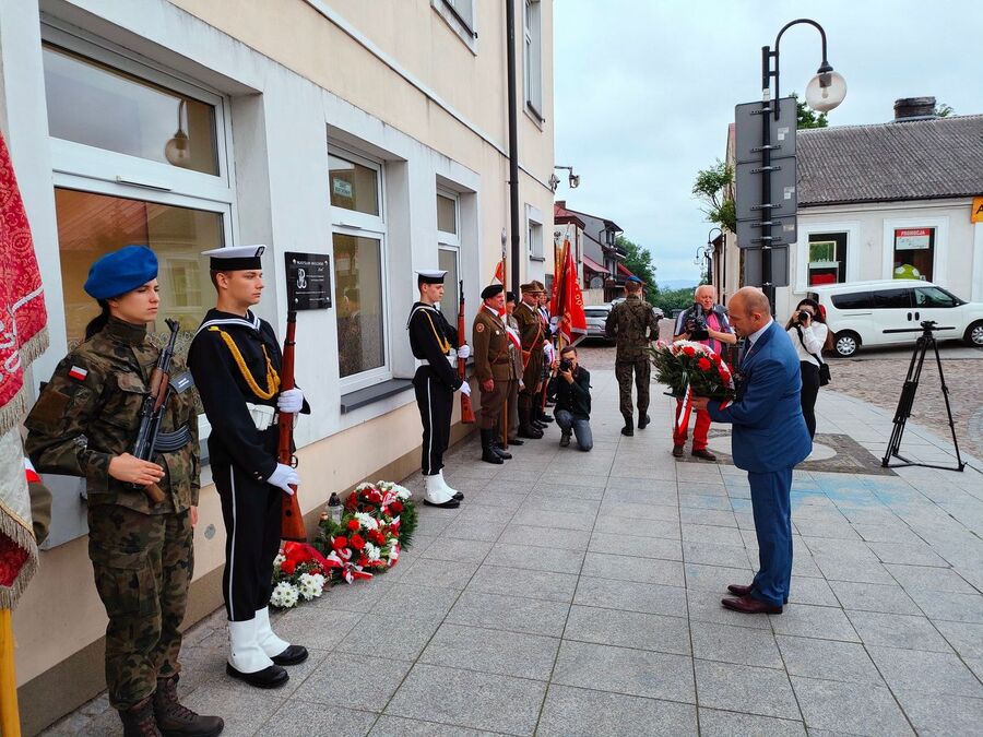 Odsłonięcie tablicy Władysława Wasilewskiego „Oseta” w Bodzentynie. Fot. Rafał Obarzanek