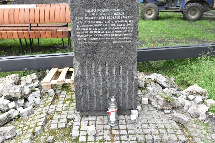 Cecylia Radoń zapaliła znicz w Krakowie. Fot. Żaneta Wierzgacz (IPN)