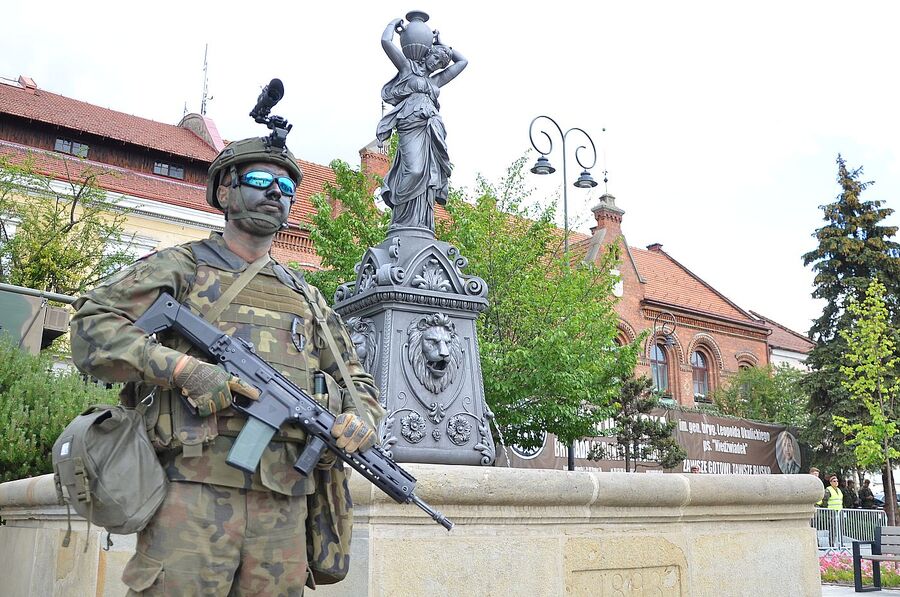 Wojskowe uroczystości w Myślenicach. Fot. Janusz Ślęzak (IPN)