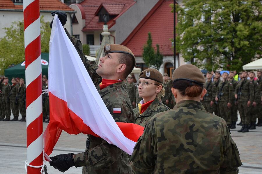 Wojskowe uroczystości w Myślenicach. Fot. Janusz Ślęzak (IPN)