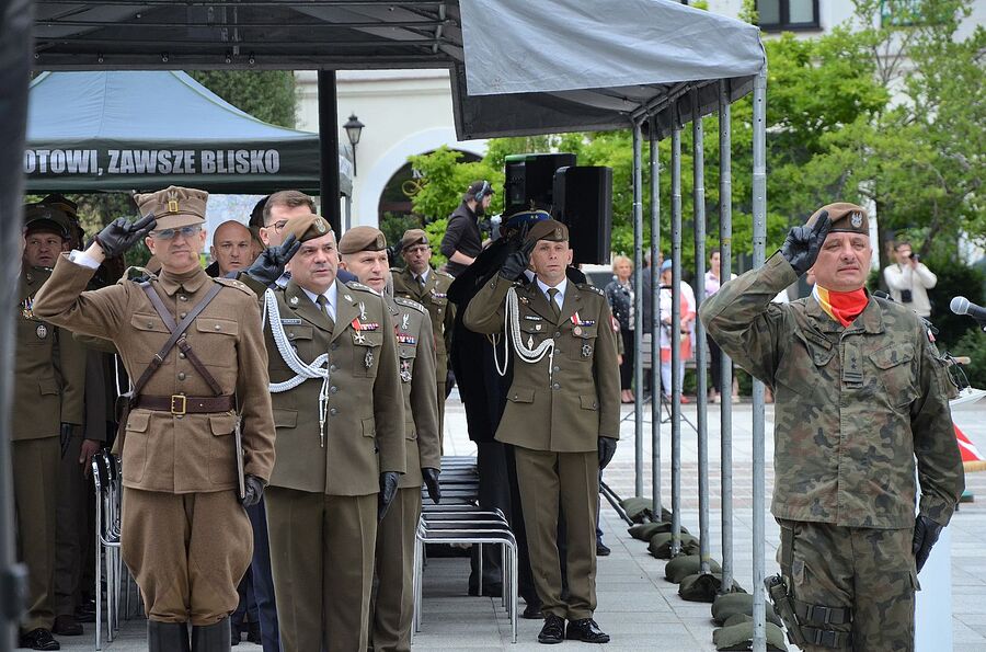 Wojskowe uroczystości w Myślenicach. Fot. Janusz Ślęzak (IPN)