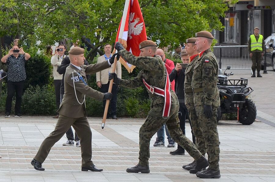 Wojskowe uroczystości w Myślenicach. Fot. Janusz Ślęzak (IPN)
