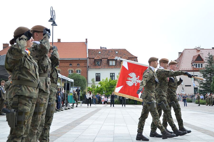 Wojskowe uroczystości w Myślenicach. Fot. Janusz Ślęzak (IPN)