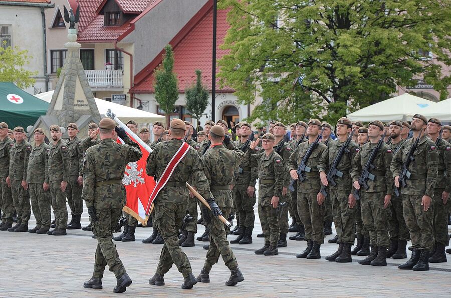 Wojskowe uroczystości w Myślenicach. Fot. Janusz Ślęzak (IPN)