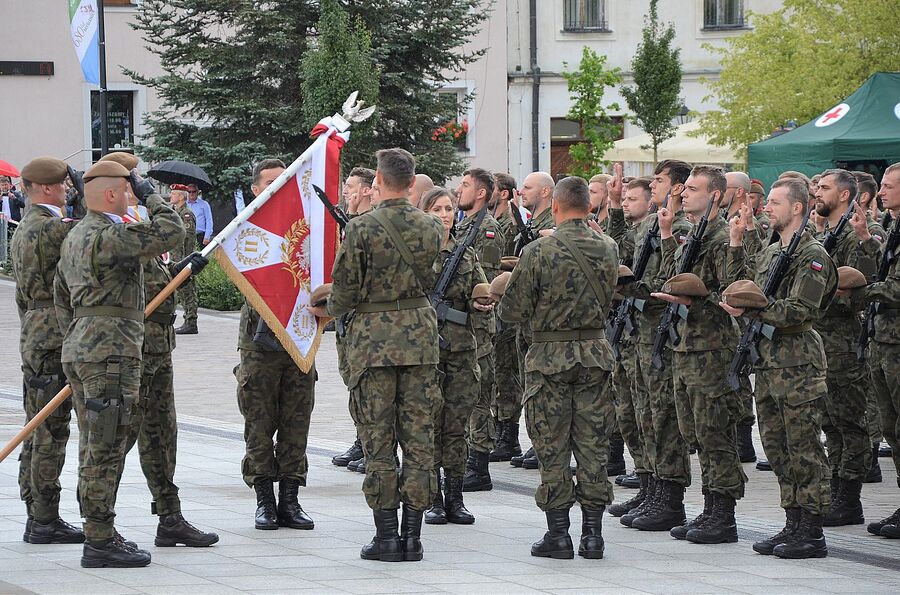 Wojskowe uroczystości w Myślenicach. Fot. Janusz Ślęzak (IPN)