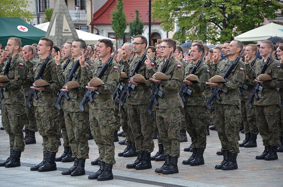 Wojskowe uroczystości w Myślenicach. Fot. Janusz Ślęzak (IPN)