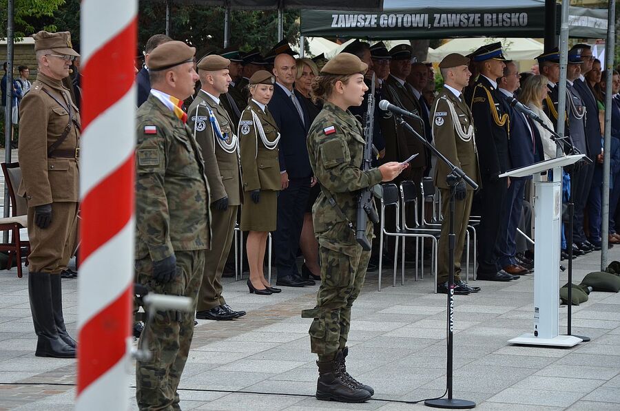 Wojskowe uroczystości w Myślenicach. Fot. Janusz Ślęzak (IPN)