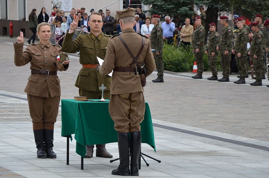 Wojskowe uroczystości w Myślenicach. Fot. Janusz Ślęzak (IPN)