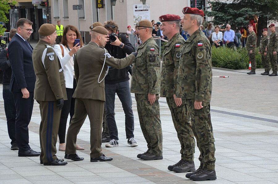 Wojskowe uroczystości w Myślenicach. Fot. Janusz Ślęzak (IPN)