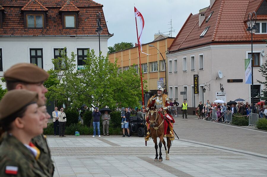 Wojskowe uroczystości w Myślenicach. Fot. Janusz Ślęzak (IPN)