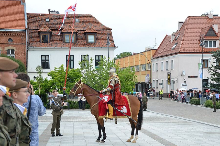 Wojskowe uroczystości w Myślenicach. Fot. Janusz Ślęzak (IPN)