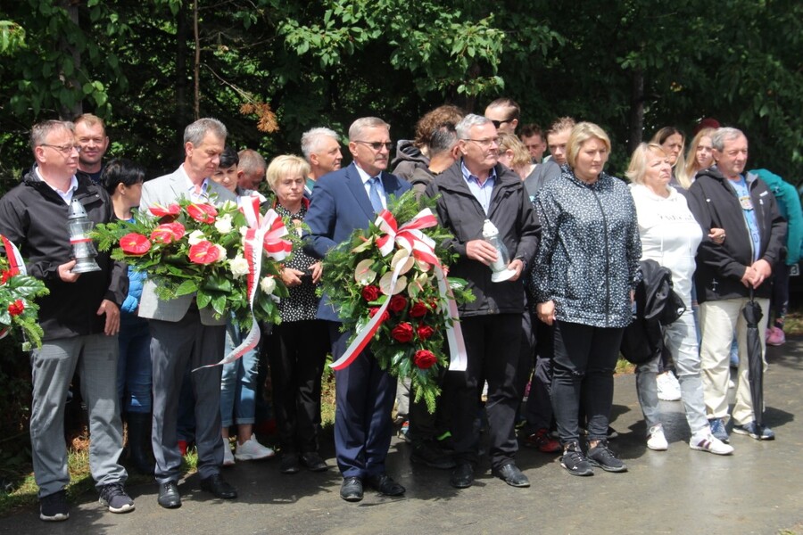 78. rocznica alianckich zrzutów dla AK. Inscenizacja historyczna na wzgórzu Dzielec w Słopnicach