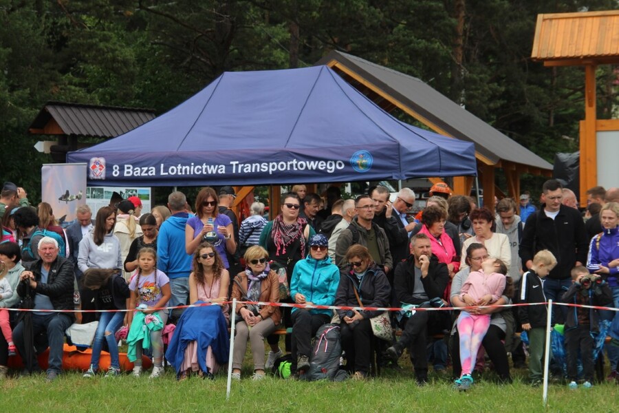 78. rocznica alianckich zrzutów dla AK. Inscenizacja historyczna na wzgórzu Dzielec w Słopnicach