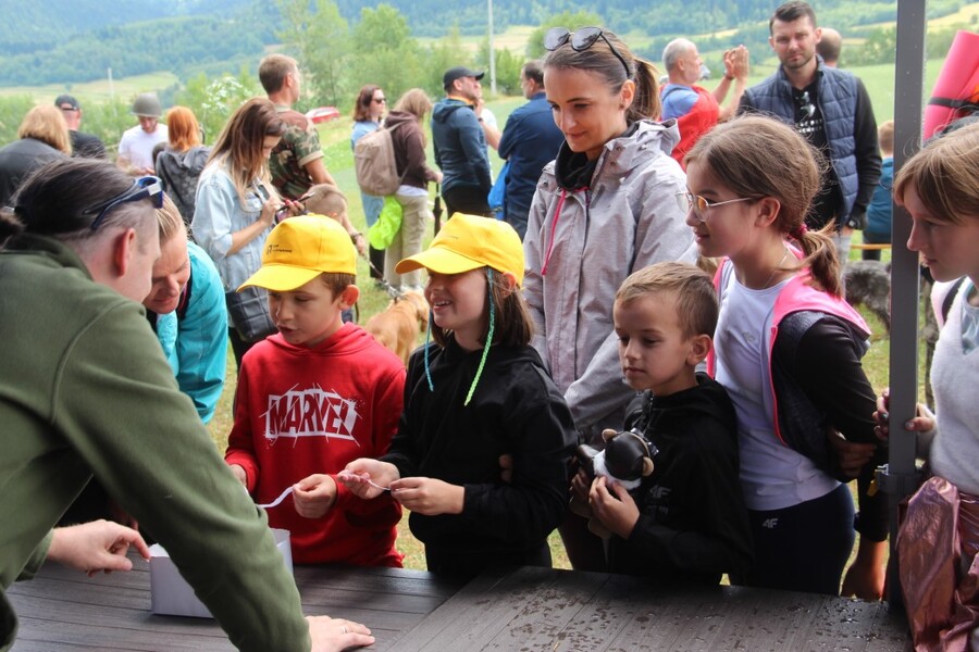 78. rocznica alianckich zrzutów dla AK. Inscenizacja historyczna na wzgórzu Dzielec w Słopnicach