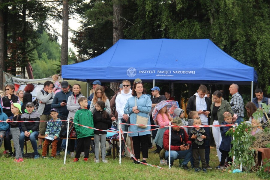 78. rocznica alianckich zrzutów dla AK. Inscenizacja historyczna na wzgórzu Dzielec w Słopnicach