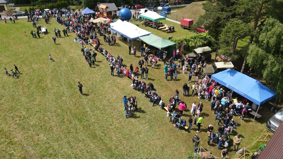 78. rocznica alianckich zrzutów dla AK. Inscenizacja historyczna na wzgórzu Dzielec w Słopnicach