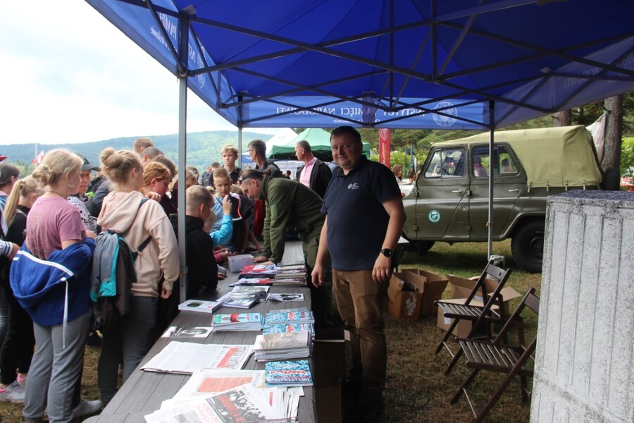 78. rocznica alianckich zrzutów dla AK. Inscenizacja historyczna na wzgórzu Dzielec w Słopnicach