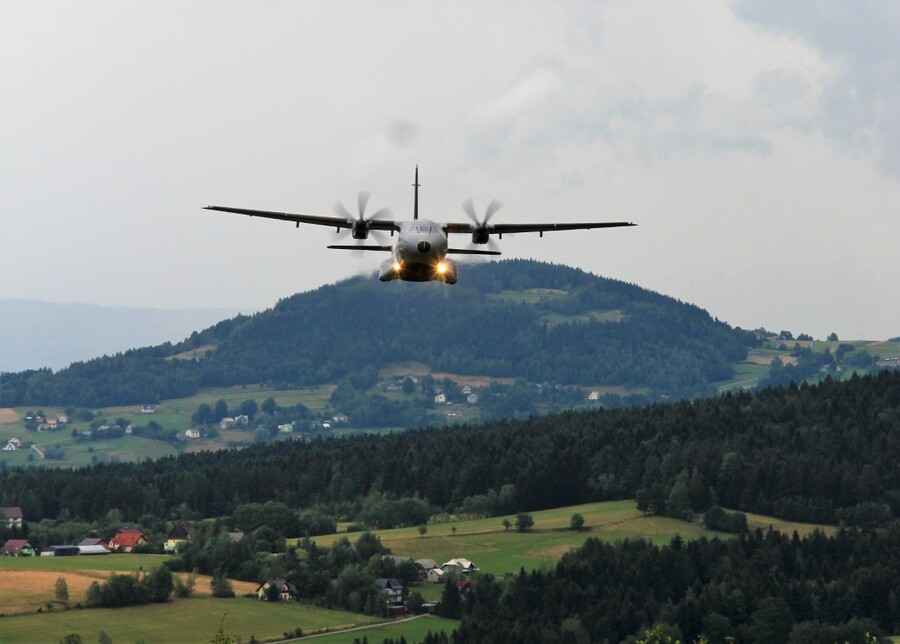 78. rocznica alianckich zrzutów dla AK. Inscenizacja historyczna na wzgórzu Dzielec w Słopnicach