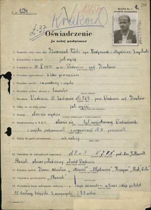 Pierwsza strona oświadczenia ujawnieniowego kpt. Feliksa Kwarciaka (w dokumencie jako porucznik), złożonego 25 kwietnia 1947 r. w WUBP we Wrocławiu. Fot. ze zbiorów IPN; sygn. IPN Wr 032/189, t. 42