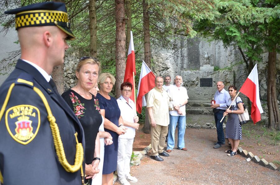 Uroczystość w dawnym niemieckim obozie pracy „Liban”. Fot. Janusz Ślęzak (IPN)