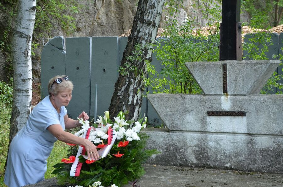 Uroczystość w dawnym niemieckim obozie pracy „Liban”. Fot. Janusz Ślęzak (IPN)