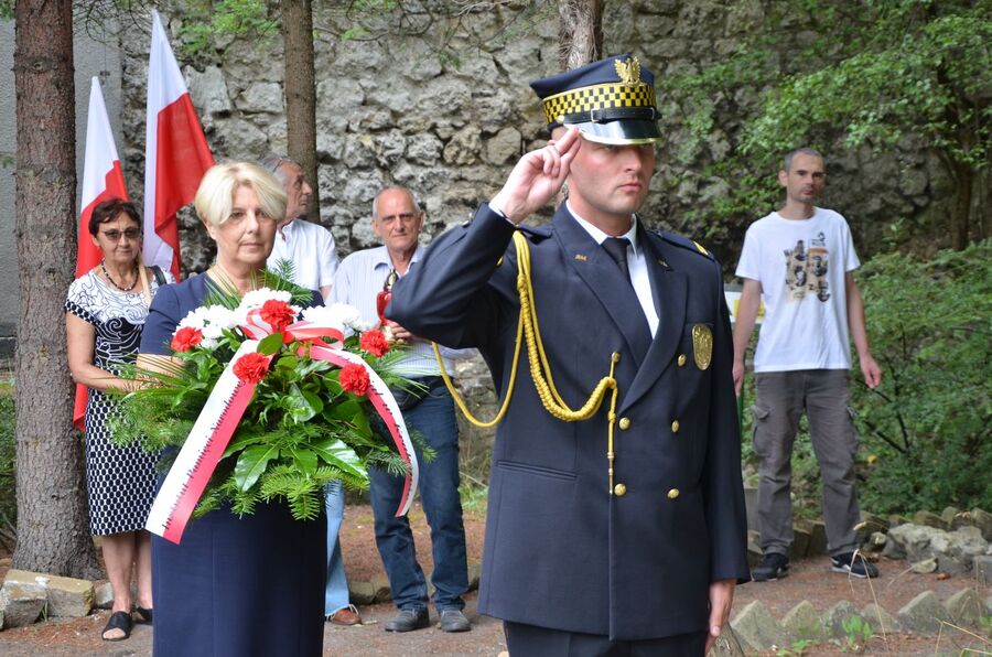 Uroczystość w dawnym niemieckim obozie pracy „Liban”. Fot. Janusz Ślęzak (IPN)