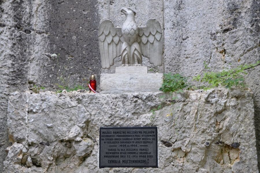 Uroczystość w dawnym niemieckim obozie pracy „Liban”. Fot. Janusz Ślęzak (IPN)