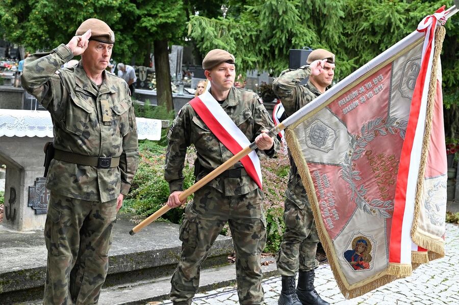 Wojskowy poczet sztandarowy. Fot Tomasz Chmiel