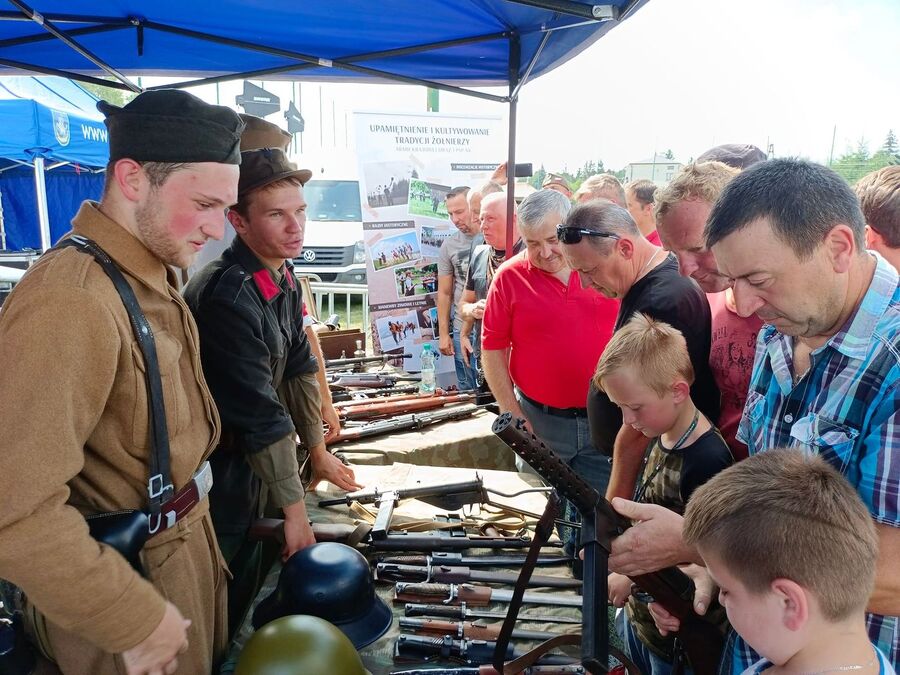 Piknik historyczny w Woli Rzędzińskiej. Fot. Michał Masłowski (IPN)