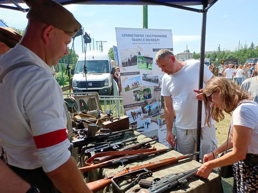 Piknik historyczny w Woli Rzędzińskiej. Fot. Michał Masłowski (IPN)