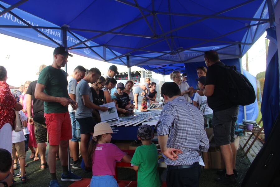 Piknik historyczny w Woli Rzędzińskiej. Fot. Michał Masłowski (IPN)