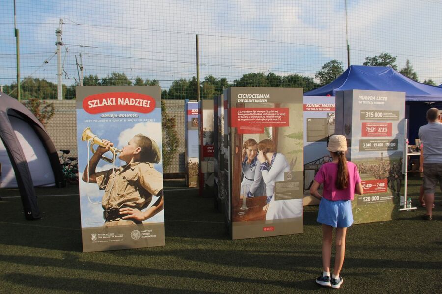 Piknik historyczny w Woli Rzędzińskiej. Fot. Michał Masłowski (IPN)