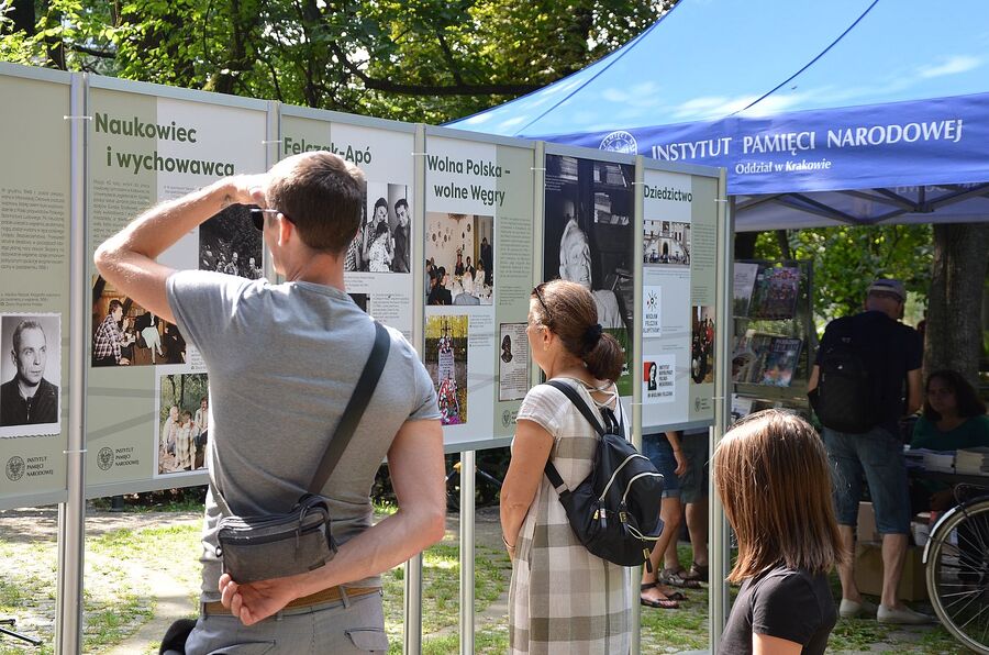 Wystawa o prof. Wacławie Felczaku na Plantach. Fot. Janusz Ślęzak (IPN)