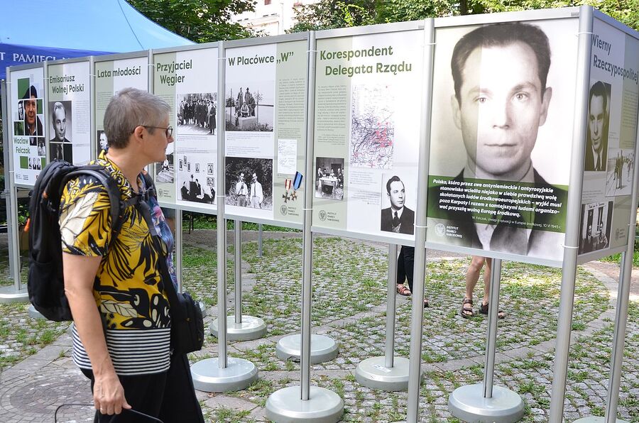 Wystawa o prof. Wacławie Felczaku na Plantach. Fot. Janusz Ślęzak (IPN)