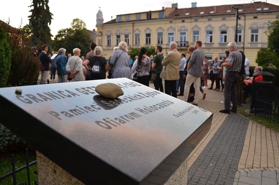 W Nowym Sączu uczczono pamięć żydowskiej społeczności miasta. Fot. Janusz Ślęzak (IPN)