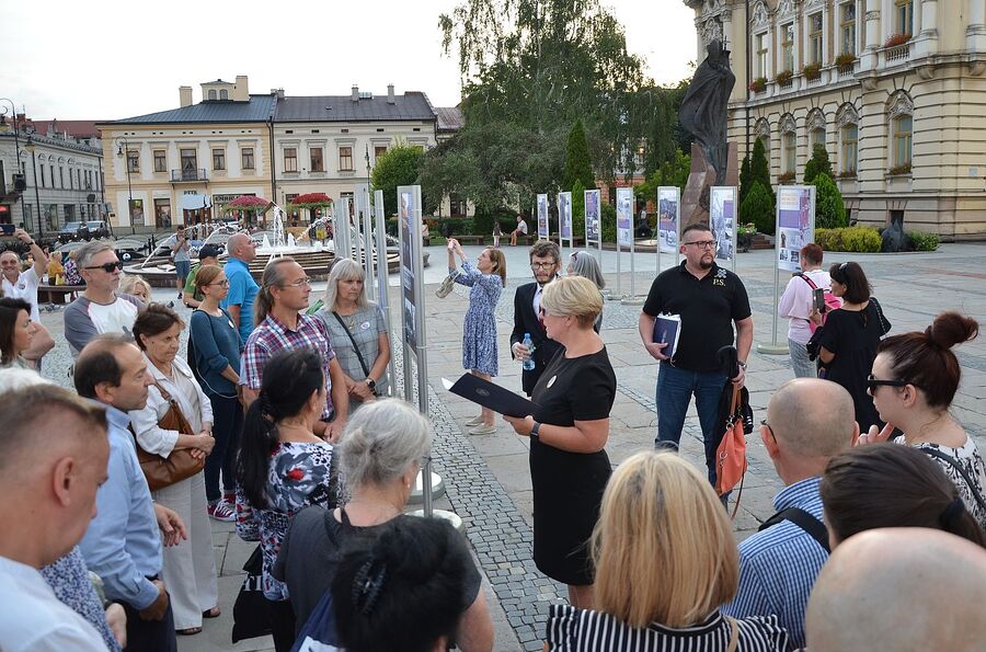 W Nowym Sączu uczczono pamięć żydowskiej społeczności miasta. Fot. Janusz Ślęzak (IPN)