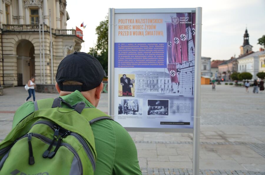 W Nowym Sączu uczczono pamięć żydowskiej społeczności miasta. Fot. Janusz Ślęzak (IPN)