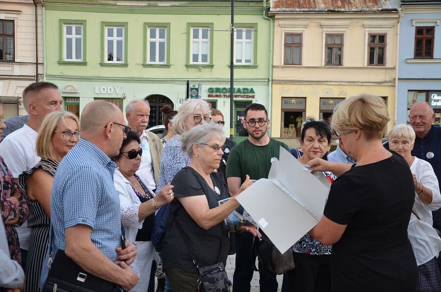 W Nowym Sączu uczczono pamięć żydowskiej społeczności miasta. Fot. Janusz Ślęzak (IPN)